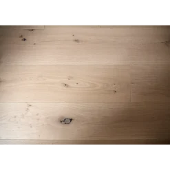 Wallmann Herregårdsplank parketgulv i eg, børstet invisible matlak 15x260x2200 mm